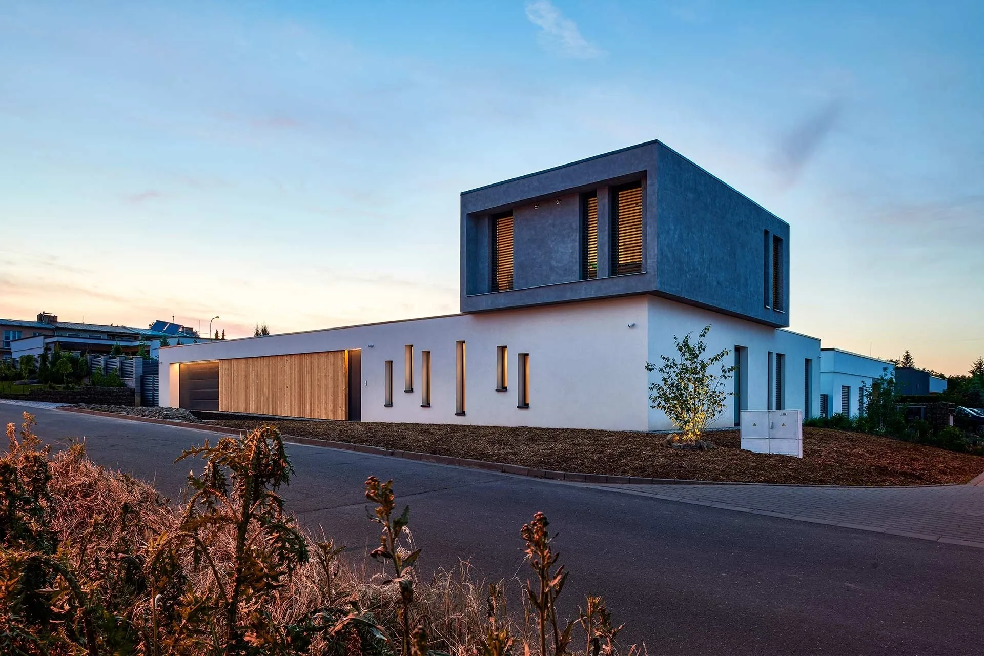 Vonkajšie žalúzie Z90 na minimalistickej vile