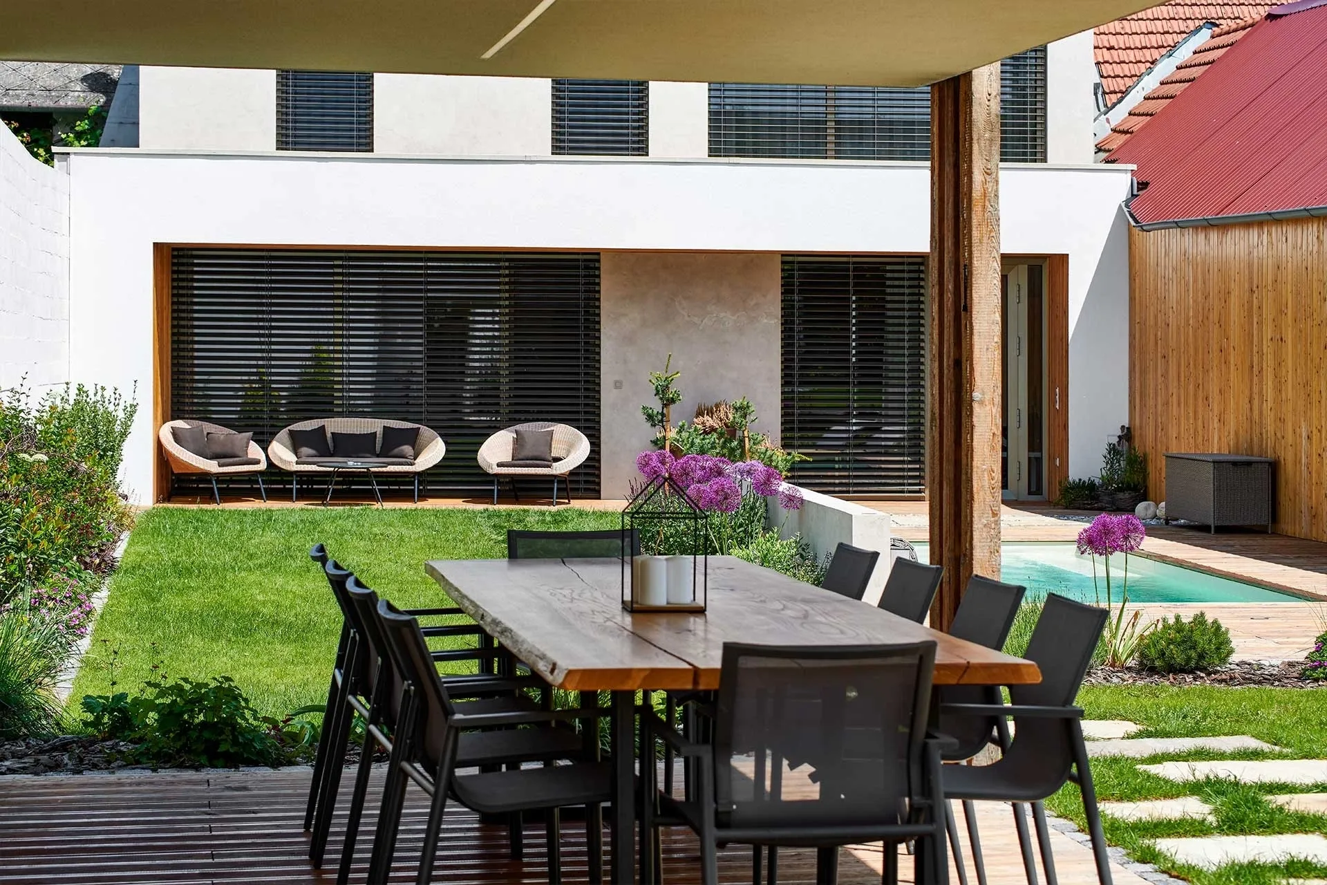 Vonkajšie žalúzie Z90 na rodinnom dome v Česku