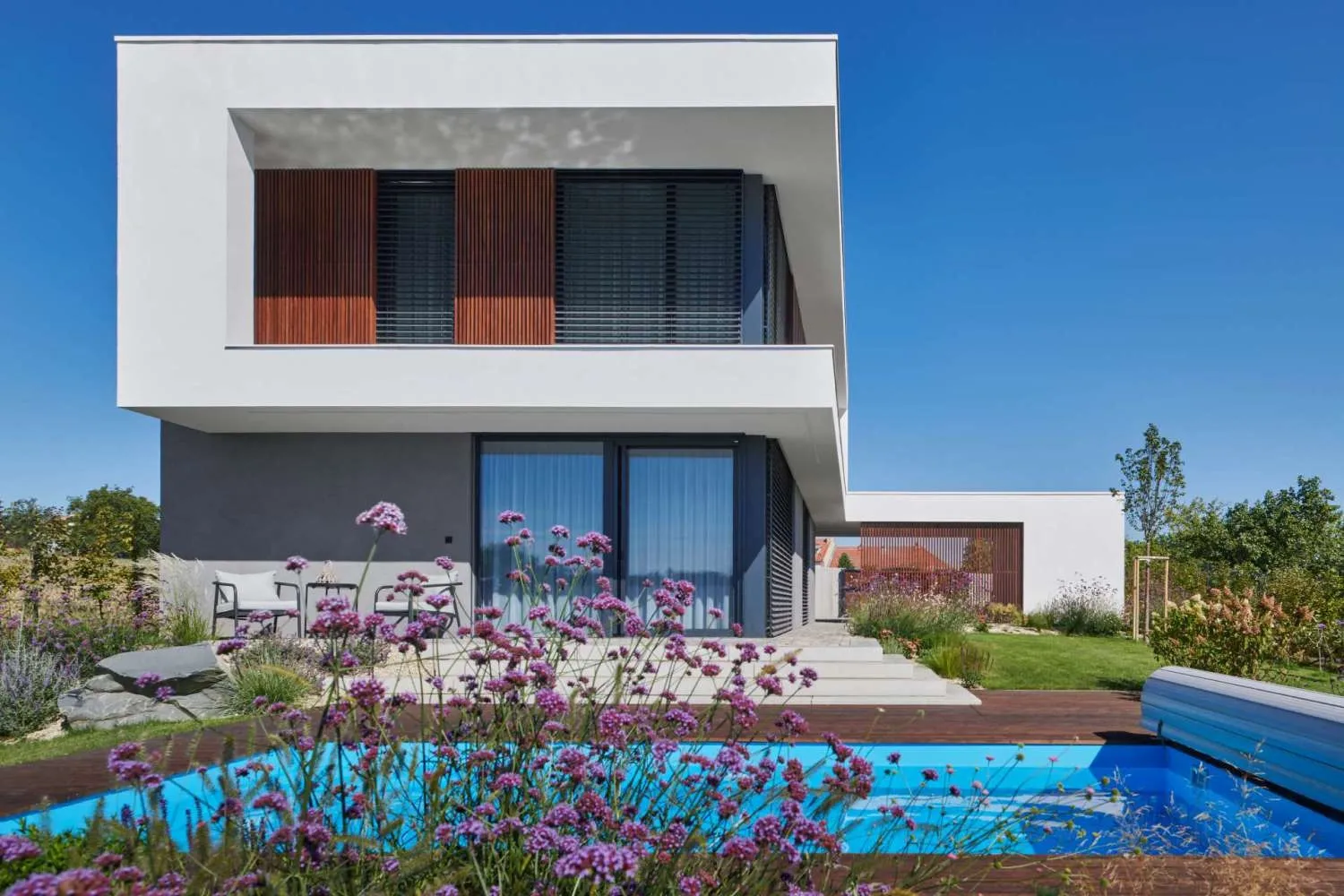 Vonkajšie žalúzie Z90 na rodinnej vile nad mestom